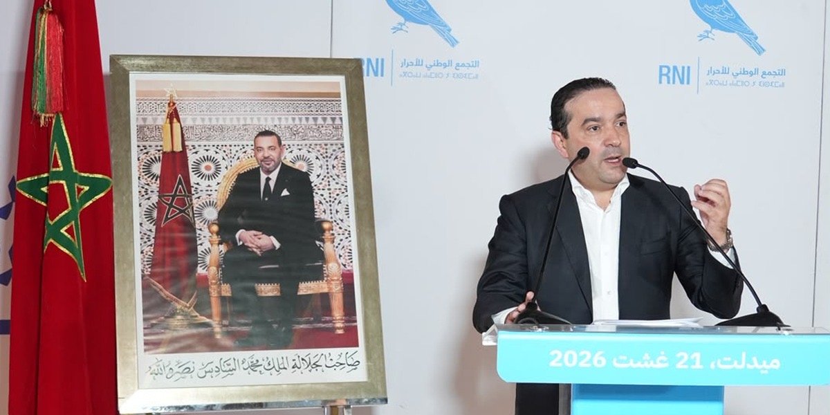 Midelt : Mohamed Chaouki va à la rencontre des citoyens (PHOTOS) 1 Mohamed Chaouki, président du RNI, échange avec des citoyens et militants lors d'une rencontre de proximité à Midelt, abordant les enjeux locaux et les prochaines élections.