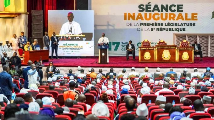 Guinée : L'opposition à la croisée des chemins, entre répression et réinvention face au régime Doumbouya 6 Mamadi Doumbouya, président de la Guinée, face à l'opposition