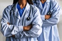 Capture d'écran de la nouvelle plateforme numérique du CNOM, illustrant l'interface utilisateur simplifiée pour les démarches des médecins.