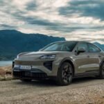 Le nouveau Porsche Cayenne Coupé Electric, un SUV de luxe électrique, symbole de la transition de la marque.