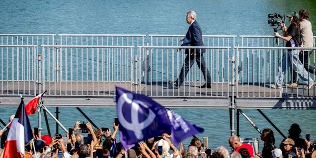 Illustration de la diversité et des tensions au sein de la gauche française en vue de l'élection présidentielle de 2027.