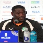 Séisme chez les Éléphants : Emerse Faé, le héros de la CAN, quitte son poste ! 6 L'entraîneur Emerse Faé de la Côte d'Ivoire s'exprime lors d'une conférence de presse avant un match de la Coupe du Monde de la FIFA 2026 à Arlington, Texas.