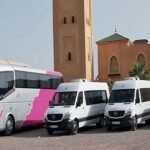 Un camion de transport routier sur une autoroute marocaine, symbolisant le secteur bénéficiant du soutien gouvernemental.