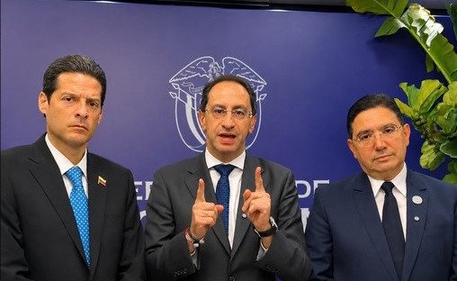 Ministre marocain Nasser Bourita et vice-président colombien José Manuel Restrepo lors de l'annonce de la reconnaissance du Sahara marocain par la Colombie.