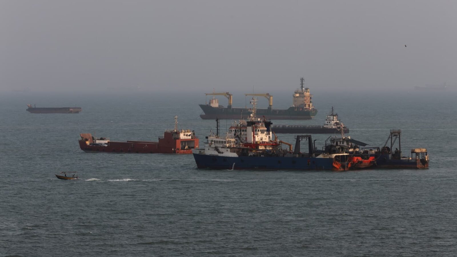 Strait of Hormuz: A Geopolitical Chokepoint on the Brink as Ceasefire Crumbles 3 Anchored ships in the Strait of Hormuz, off the coast of Bandar Abbas, Iran, amidst escalating US-Iran tensions.