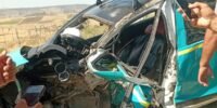 Scène d'accident avec des véhicules endommagés et des services de secours à Tanger.