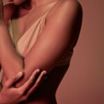 The Unsung Hero of Muscle Health: Why Vitamin B12 Deserves Your Attention 8 Close-up of muscle fibers or mitochondria, symbolizing cellular energy and Vitamin B12's role in muscle health.