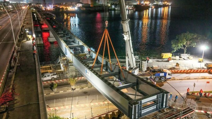Abidjan : Le Métro, Révolution