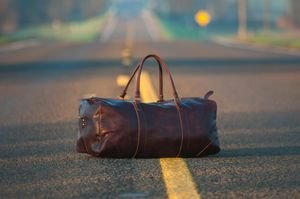 Pack Smart: Consumer Reports Unveils the 8 Best Weekend Bags for Every Traveler 3 A diverse collection of top-rated weekend bags and duffels, suitable for various travel styles, as recommended by Consumer Reports.