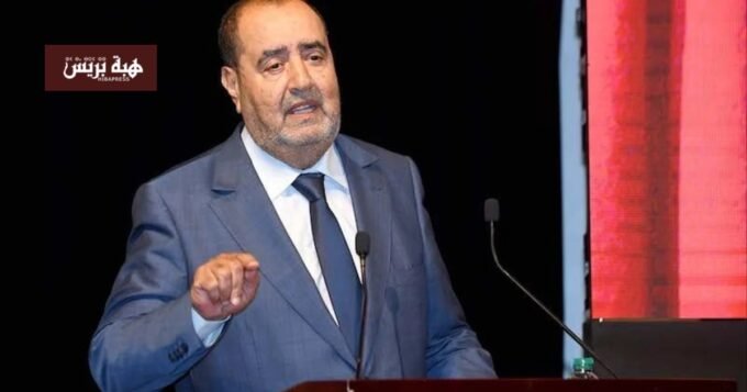 صورة للكاتب الأول للاتحاد الاشتراكي إدريس لشكر خلال مؤتمر صحفي.