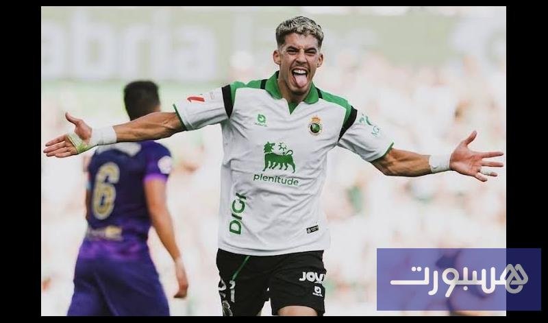ياسر الزابيري لاعب راسينغ سانتاندير في لقطة من مباراة بالدوري الإسباني