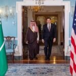 السعودية والولايات المتحدة تؤكدان أهمية أمن الملاحة في هرمز وباب المندب 6 صورة تجمع وزير الخارجية السعودي الأمير فيصل بن فرحان ووزير الخارجية الأمريكي ماركو روبيو خلال مباحثات في واشنطن.