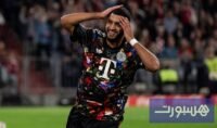 اللاعب المغربي إسماعيل الصيباري يحتفل بتسجيل هدفه الأول في الدوري الألماني مع بايرن ميونخ.