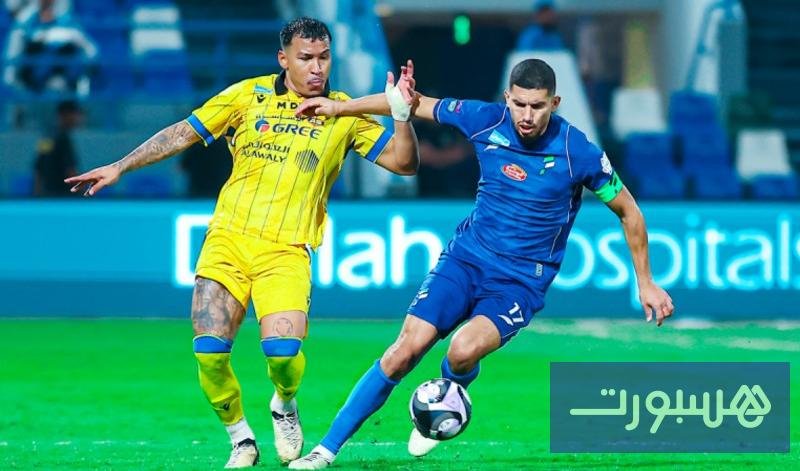 مروان سعدان يغادر الملعب على نقالة بعد إصابته في مباراة الفتح والتعاون