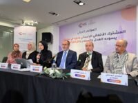 صورة لمشاركين في مؤتمر إعلان لندن للمشترك الأخلاقي الإنساني يناقشون القضايا العالمية.