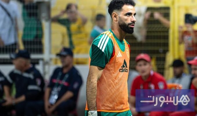 ريان آيت نوري لاعب مانشستر سيتي بقميص المنتخب الجزائري