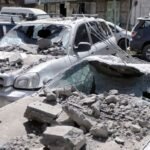 آثار غارة جوية في اليمن أو طائرة حربية تحلق فوق الأجواء اليمنية
