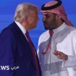 صورة تظهر مضيق باب المندب أو سفن تجارية تمر عبره، مع إشارة إلى الأهمية الاستراتيجية للمنطقة.
