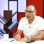 صورة لأستاذ العلوم السياسية أحمد بوز يتحدث عن نتائج الانتخابات المغربية