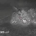صورة من الجيش الإسرائيلي تظهر انفجاراً في منطقة جبلية، يُعتقد أنها عملية تدمير أنفاق حزب الله في جنوب لبنان.