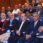 وزير الإدارة المحلية وليد المصري يلقي كلمة خلال إطلاق برنامج تدريب موظفي البلديات في الأردن