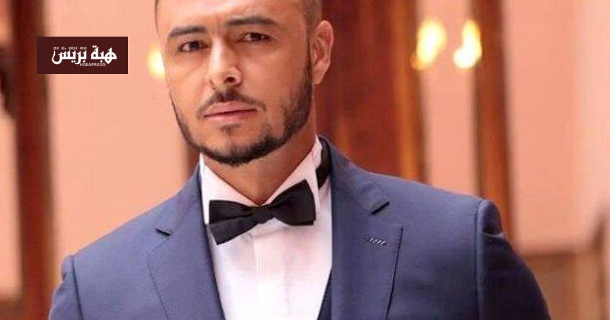 صورة تظهر الإعلامي هشام مسرار في سيارته قبل وقوع حادث سير مفاجئ