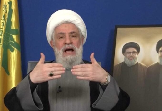 صورة لقادة حزب الله أو لآثار الدمار في الضاحية الجنوبية