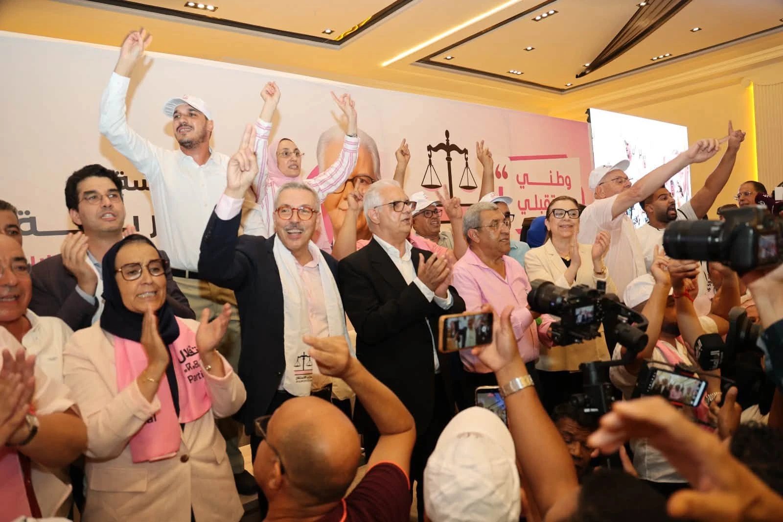 نزار بركة يتحدث في لقاء تواصلي لحزب الاستقلال بمدينة فاس