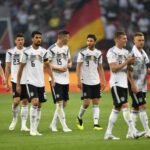 لاعبو منتخب اليونان يحتفلون بهدف الفوز على ألمانيا في دوري الأمم الأوروبية