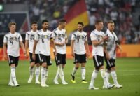 لاعبو منتخب اليونان يحتفلون بهدف الفوز على ألمانيا في دوري الأمم الأوروبية