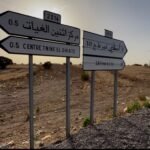 صورة لمراسل صحفي يحاول الوصول إلى دوار ركراكة بآسفي، مع إشارة إلى عرقلة عمله من قبل السلطات المحلية.