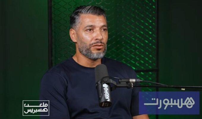 صورة للمدرب المغربي عصام الشرعي يتحدث عن كرة القدم