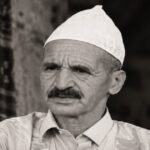 صورة للشاعر الأمازيغي عمر برغوث أو مشهد من احتفالات انتخابية في شيشاوة