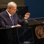 شعار الأمم المتحدة مع خريطة للضفة الغربية