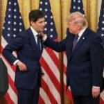 صورة تجمع الرئيس الأمريكي دونالد ترامب ورئيس الاحتياطي الفيدرالي كيفن وارش، أو شعار الاحتياطي الفيدرالي.
