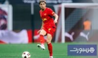 اللاعب الدولي المغربي نايل العيناوي بقميص نادي لايبزيغ الألماني خلال مباراة.