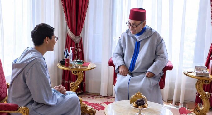 Fatima Ezzahra El Mansouri : Une Première Historique à la Primature Marocaine 9 Portrait officiel de Fatima Ezzahra El Mansouri, première femme désignée cheffe du gouvernement au Maroc.