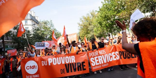 Manifestation d'agents de la fonction publique pour la revalorisation des salaires et le pouvoir d'achat