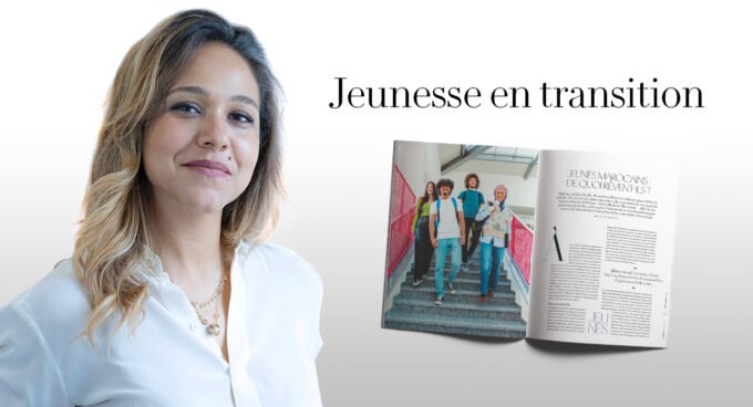 Jeunesse marocaine connectée, symbolisant la transition et les nouvelles aspirations face aux défis sociétaux.