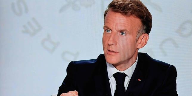 Emmanuel Macron, président de la République française, s'exprimant sur l'engagement des moyens militaires face aux défis internationaux et énergétiques.