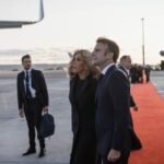 Quand le 'papophile' Macron reçoit Léon XIV : entre ferveur diplomatique et défis laïcs, les coulisses d'une visite pontificale sous tension 3 Emmanuel Macron et le Pape Léon XIV lors d'une rencontre officielle à Paris, symbolisant les relations complexes entre l'Élysée et le Vatican.