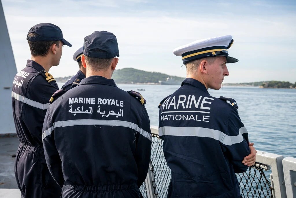 Frégate marocaine Tarik Ben Ziyad et hélicoptère Panther participant aux manœuvres navales conjointes Chebec 2026 en Méditerranée avec la Marine nationale française.