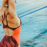 An illustration showing a swimmer and a runner, symbolizing a comparison of their cardiovascular benefits.