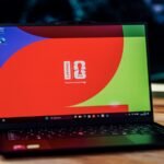 Un Lenovo ThinkPad démonté, révélant ses composants internes facilement accessibles grâce au châssis Space Frame.