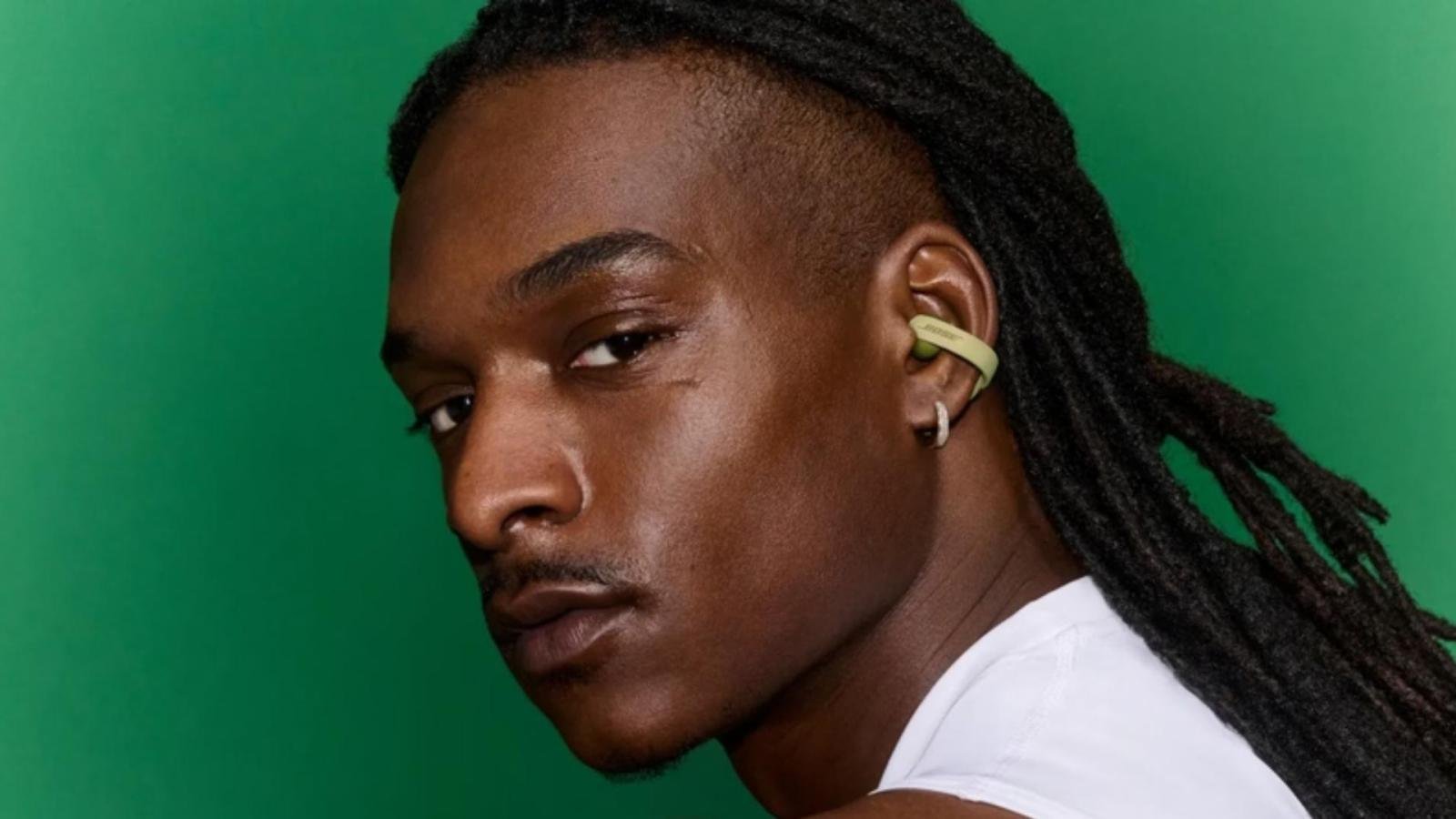 Découvrez les Bose Sport Open Earbuds, les écouteurs à clip innovants pour les coureurs. Profitez de votre musique en toute sécurité, avec un son naturel et une offre exclusive !