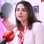 Octobre Rose : Dr Meriem El Bachiri Démystifie le Cancer du Sein et Appelle à la Vigilance 6 La Dr Meriem El Bachiri, cancérologue-oncologue, s'exprimant sur l'importance de la prévention et du dépistage du cancer du sein lors de la campagne Octobre Rose.