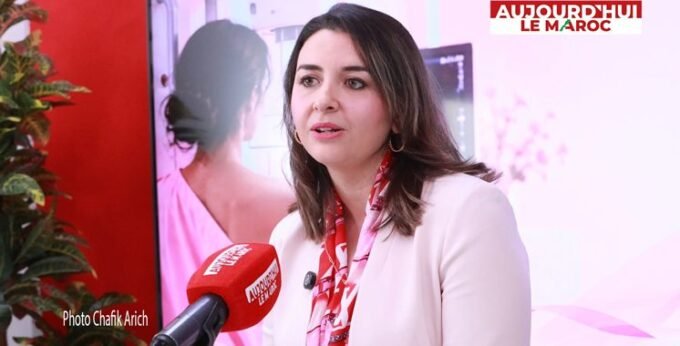 Octobre Rose : Dr Meriem El Bachiri Démystifie le Cancer du Sein et Appelle à la Vigilance 9 La Dr Meriem El Bachiri, cancérologue-oncologue, s'exprimant sur l'importance de la prévention et du dépistage du cancer du sein lors de la campagne Octobre Rose.
