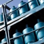 Pile de bonbonnes de gaz butane au Maroc, symbolisant la consommation énergétique du pays.