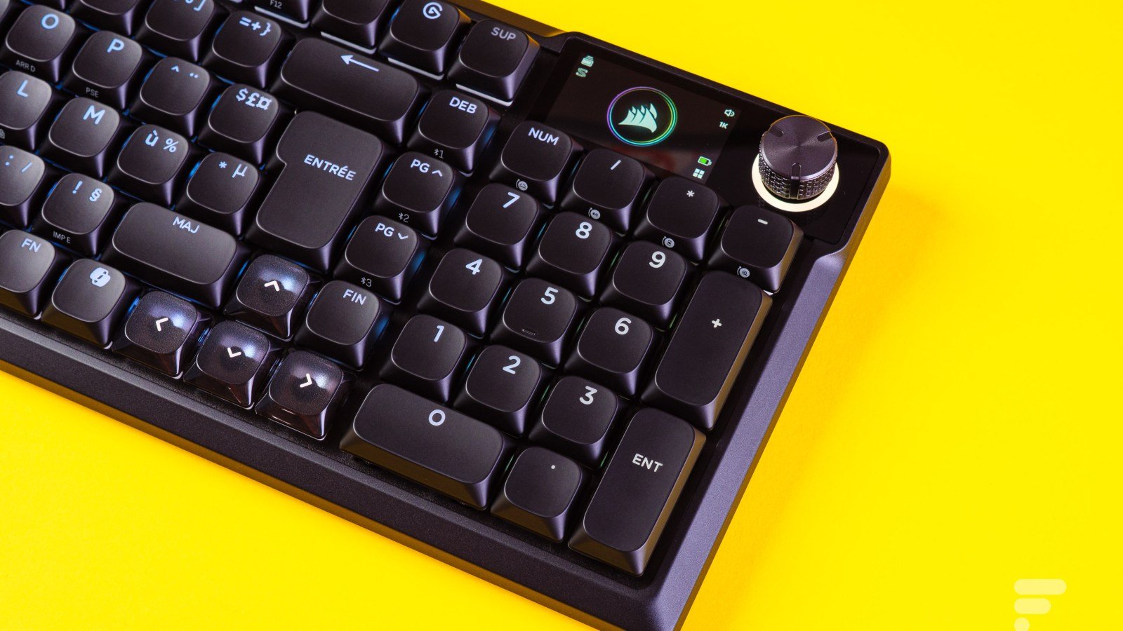 Clavier gamer Corsair Vanguard Air 99 Wireless blanc avec touches Stream Deck intégrées, en promotion sur Amazon.