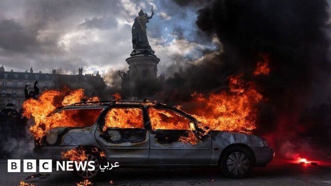 صورة توضيحية للاضطرابات في فرنسا أو سفينة في البحر الأسود أو منشأة طاقة متضررة في أوكرانيا